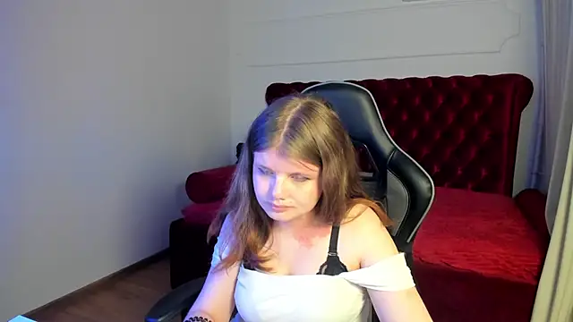 ChloeHalses online show from 05-31-26, 06:09