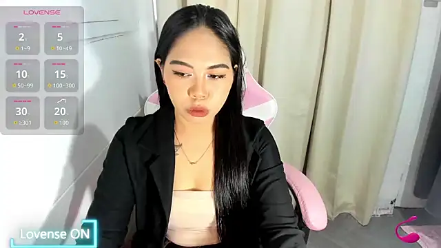 Snapshot of Ursweetyshaine chatting on 06-10-26, 02:34 Ursweetyshaine online show from 06-10-26, 02:34