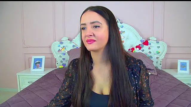 Snapshot of ElinaBellucci chatting on 02-16-26, 04:30 ElinaBellucci online show from 02-16-26, 04:30