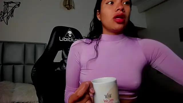 Julieta Parker online show from 04-22-26, 04:15