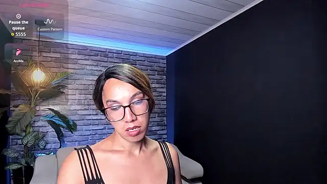 Snapshot of isabella_star_ chatting on 05-18-26, 12:00 isabella star online show from 05-18-26, 12:00