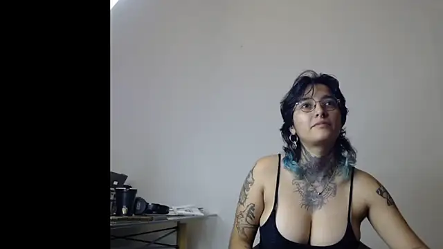 Snapshot of Ivyravens chatting on 02-20-26, 11:27 Ivyravens online show from 02-20-26, 11:27