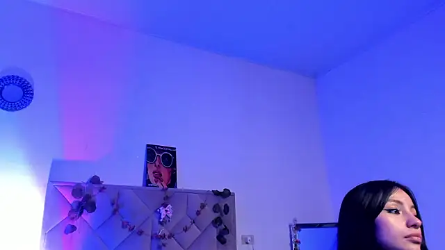 Chloe Miller 2 online show from 03-07-26, 06:32