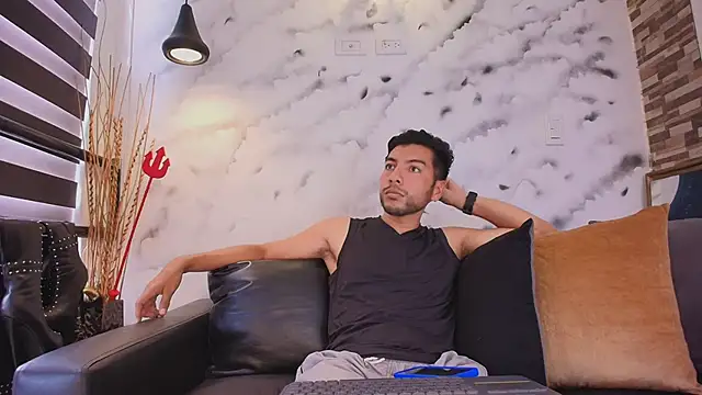 Max Hornye online show from 03-18-26, 05:38