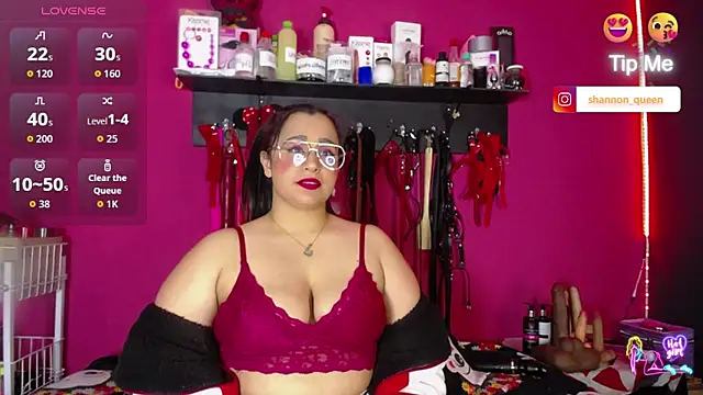 Snapshot of shannon_queen- chatting on 04-29-26, 07:12 shannon queen- online show from 04-29-26, 07:12