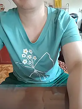 Snapshot of LiilyZi chatting on 05-29-26, 03:15 LiilyZi online show from 05-29-26, 03:15