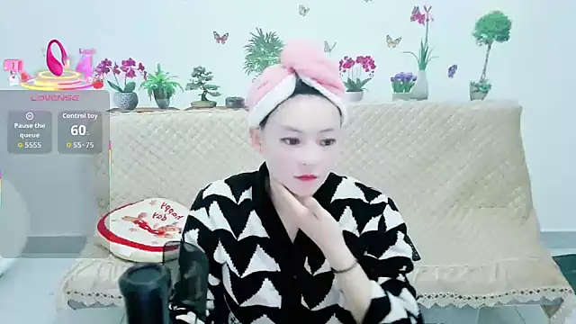 Snapshot of xiaomin-33 chatting on 02-18-26, 12:12 xiaomin-33 online show from 02-18-26, 12:12