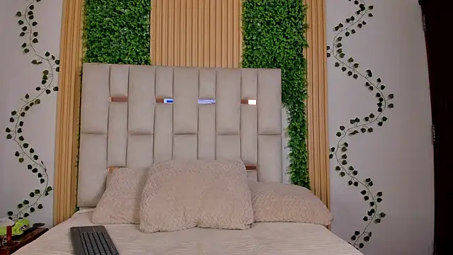 Emma Nmm online show from 02-24-26, 07:45