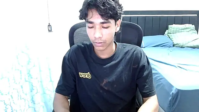 Snapshot of Pedestal_diamant chatting on 03-18-26, 12:14 Pedestal diamant online show from 03-18-26, 12:14