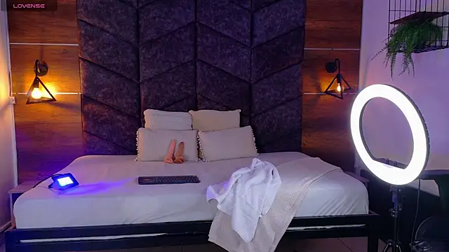 FernandaBrown   online show from 04-17-26, 07:39