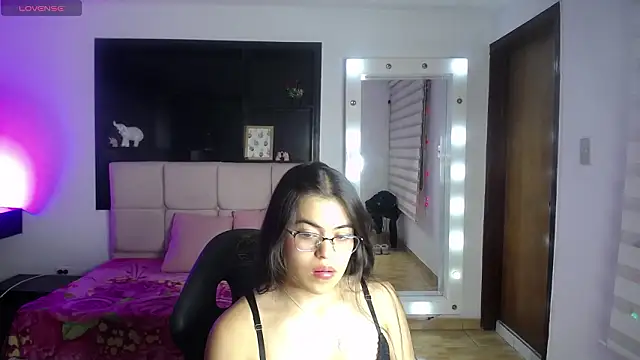 Snapshot of Katia_pretty_x chatting on 03-19-26, 04:05 Katia pretty x online show from 03-19-26, 04:05