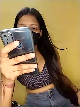 Snapshot of Naina-hott chatting on 05-10-26, 04:45 Naina-hott online show from 05-10-26, 04:45