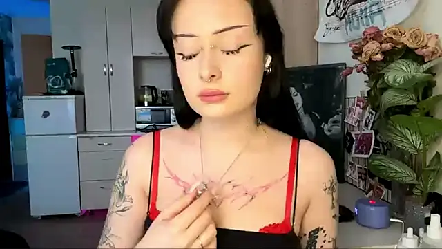 Snapshot of annicefeel chatting on 02-25-26, 02:05 annicefeel online show from 02-25-26, 02:05