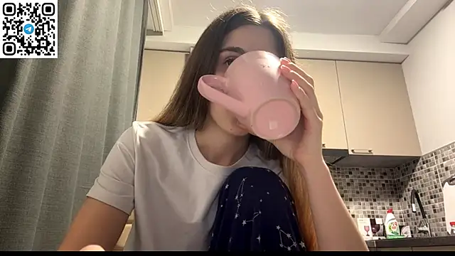 Snapshot of LovelySilk_63 chatting on 07-10-26, 06:21 LovelySilk 63 online show from 07-10-26, 06:21