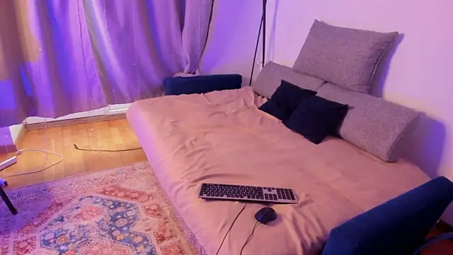 Snapshot of CalmFever chatting on 02-12-26, 12:33 CalmFever online show from 02-12-26, 12:33