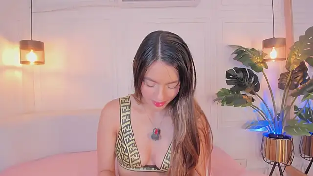 Nicole Whittee online show from 04-21-26, 08:12