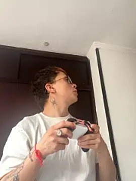 Snapshot of SimonMasseel chatting on 02-13-26, 06:48 SimonMasseel online show from 02-13-26, 06:48