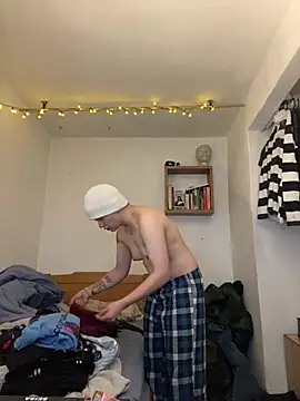 Snapshot of SimonMasseel chatting on 02-14-26, 03:31 SimonMasseel online show from 02-14-26, 03:31