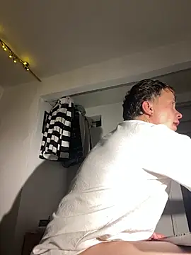 Snapshot of SimonMasseel chatting on 02-17-26, 03:25 SimonMasseel online show from 02-17-26, 03:25