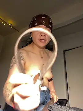 Snapshot of SimonMasseel chatting on 02-17-26, 05:52 SimonMasseel online show from 02-17-26, 05:52