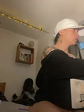 Snapshot of SimonMasseel chatting on 02-21-26, 04:30 SimonMasseel online show from 02-21-26, 04:30