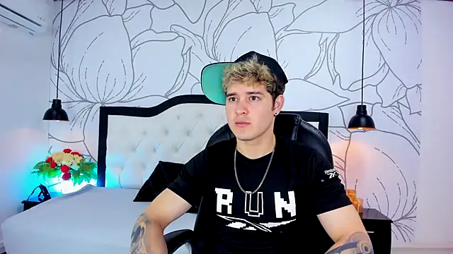 rayan linxx online show from 04-18-26, 07:40