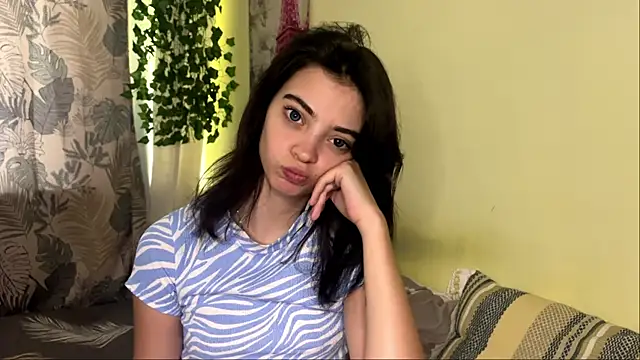 Snapshot of CassyVixen chatting on 07-04-26, 03:07 CassyVixen online show from 07-04-26, 03:07