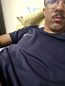 Snapshot of MOREN044 chatting on 02-12-26, 01:55 MOREN044 online show from 02-12-26, 01:55