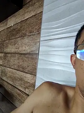 Snapshot of MOREN044 chatting on 03-17-26, 03:37 MOREN044 online show from 03-17-26, 03:37