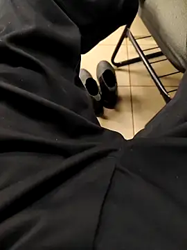 Snapshot of MOREN044 chatting on 03-21-26, 10:35 MOREN044 online show from 03-21-26, 10:35