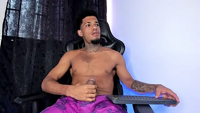 Nehemiaa boy online show from 04-13-26, 12:10