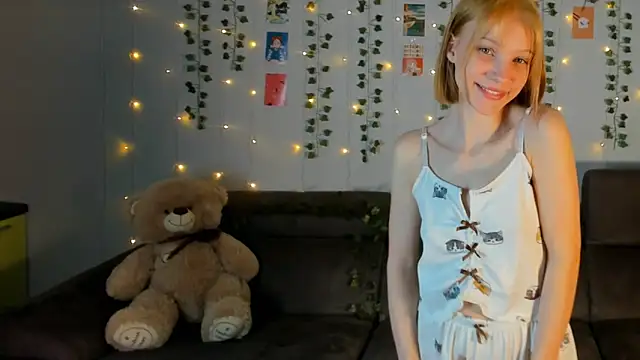 Kiracute18 online show from 03-21-26, 07:06