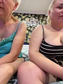 Snapshot of Mommy-girl-Lola chatting on 03-15-26, 07:09 Mommy-girl-Lola online show from 03-15-26, 07:09