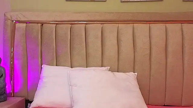 Mia Naive online show from 03-19-26, 11:58