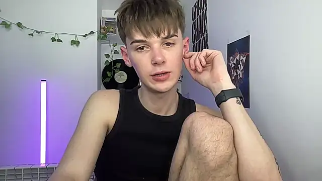 Snapshot of YourMilkyGuy chatting on 05-11-26, 04:04 YourMilkyGuy online show from 05-11-26, 04:04