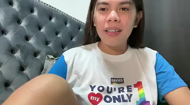 Snapshot of Mooree_naba chatting on 02-10-25, 12:18 Mooree naba online show from 02-10-25, 12:18