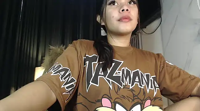 Snapshot of Mooree_naba chatting on 03-01-25, 10:53 Mooree naba online show from 03-01-25, 10:53