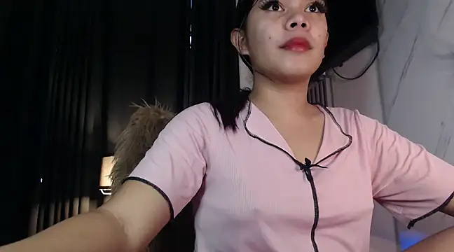 Snapshot of Mooree_naba chatting on 03-02-25, 10:48 Mooree naba online show from 03-02-25, 10:48