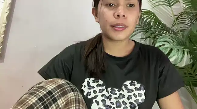 Snapshot of Mooree_naba chatting on 03-08-25, 05:07 Mooree naba online show from 03-08-25, 05:07