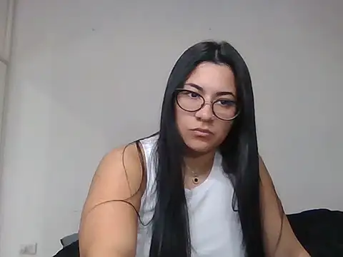 Snapshot of Agusgold22 chatting on 03-17-26, 04:21 Agusgold22 online show from 03-17-26, 04:21