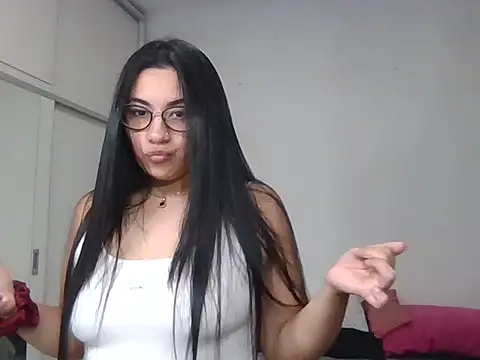 Snapshot of Agusgold22 chatting on 03-21-26, 06:33 Agusgold22 online show from 03-21-26, 06:33