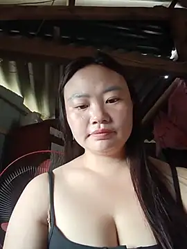 Snapshot of lisn-cute chatting on 05-15-26, 12:28 lisn-cute online show from 05-15-26, 12:28