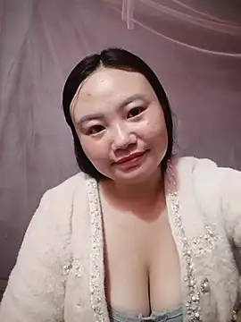 Snapshot of lisn-cute chatting on 05-18-26, 12:51 lisn-cute online show from 05-18-26, 12:51