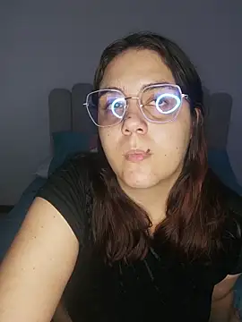 Snapshot of its_lauu_ chatting on 05-15-26, 06:42 its lauu online show from 05-15-26, 06:42