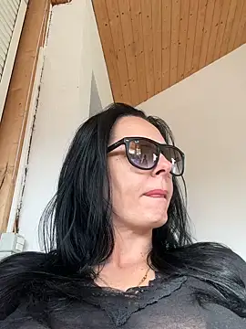 MiriamDelyn online show from 04-19-26, 02:38