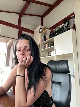 MiriamDelyn online show from 06-07-26, 11:58