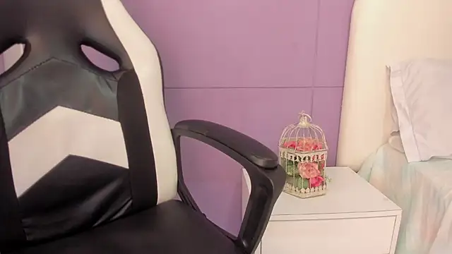 luna bradley  online show from 02-16-26, 12:23