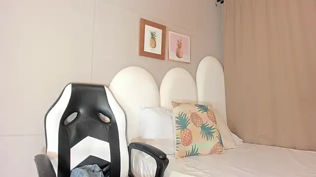 luna bradley  online show from 03-31-26, 12:16