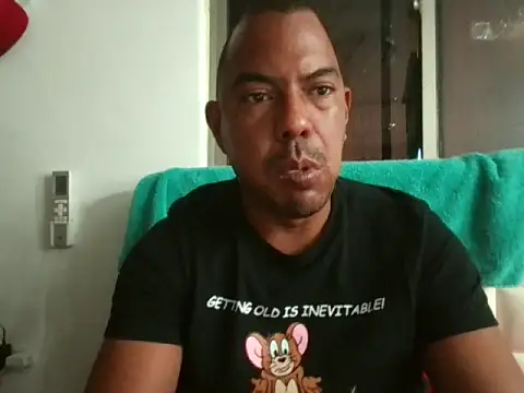 Snapshot of Quillero18 chatting on 02-24-26, 02:59 Quillero18 online show from 02-24-26, 02:59