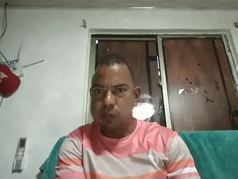 Snapshot of Quillero18 chatting on 02-25-26, 03:10 Quillero18 online show from 02-25-26, 03:10